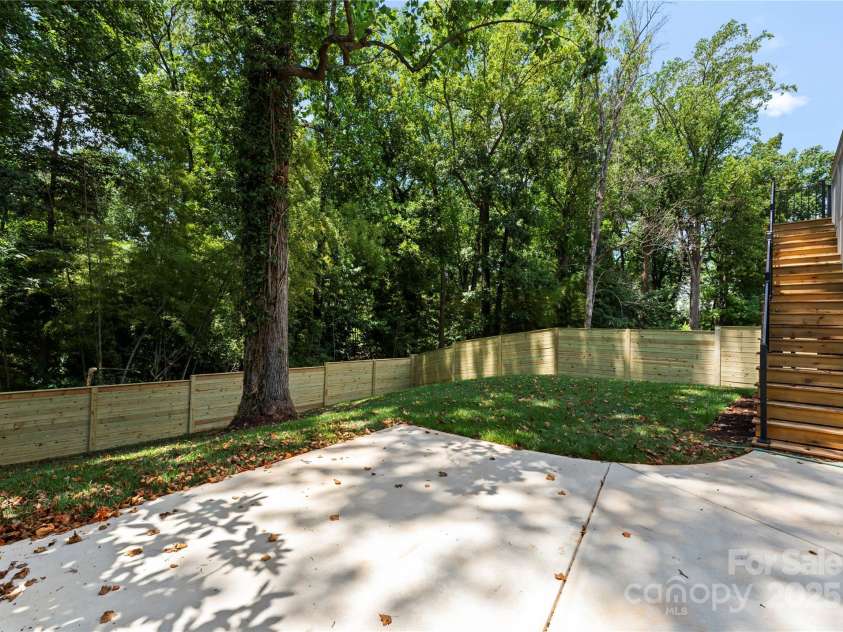 1725 Seifert Circle, Charlotte, NC 28205.  MLS# CAR4286297, YatesRealty ID 29593. 