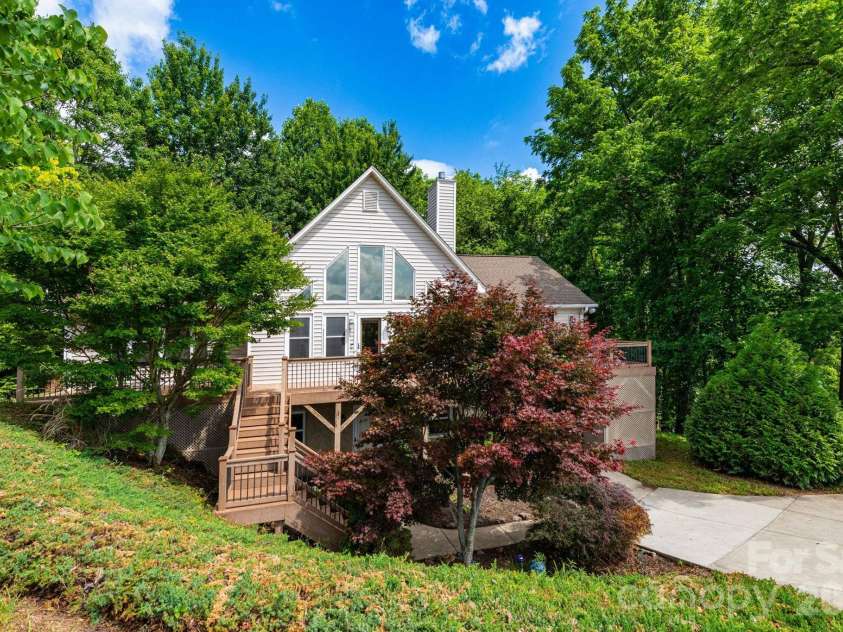 44 Deer Meadows Drive, Candler, NC 28715.  MLS# CAR4373513, YatesRealty ID 29593. Front of Home