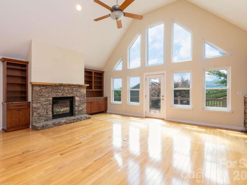 44 Deer Meadows Drive, Candler, NC 28715.  MLS# CAR4373513, YatesRealty ID 29593. Great Room