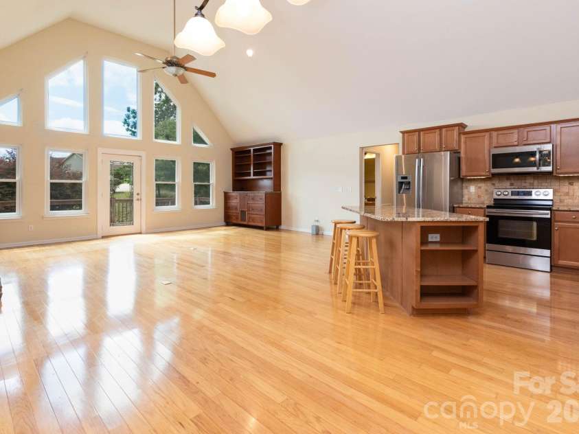 44 Deer Meadows Drive, Candler, NC 28715.  MLS# CAR4373513, YatesRealty ID 29593. Great Room