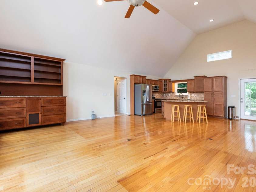 44 Deer Meadows Drive, Candler, NC 28715.  MLS# CAR4373513, YatesRealty ID 29593. Great Room