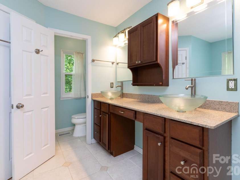 44 Deer Meadows Drive, Candler, NC 28715.  MLS# CAR4373513, YatesRealty ID 29593. Primary Bathroom