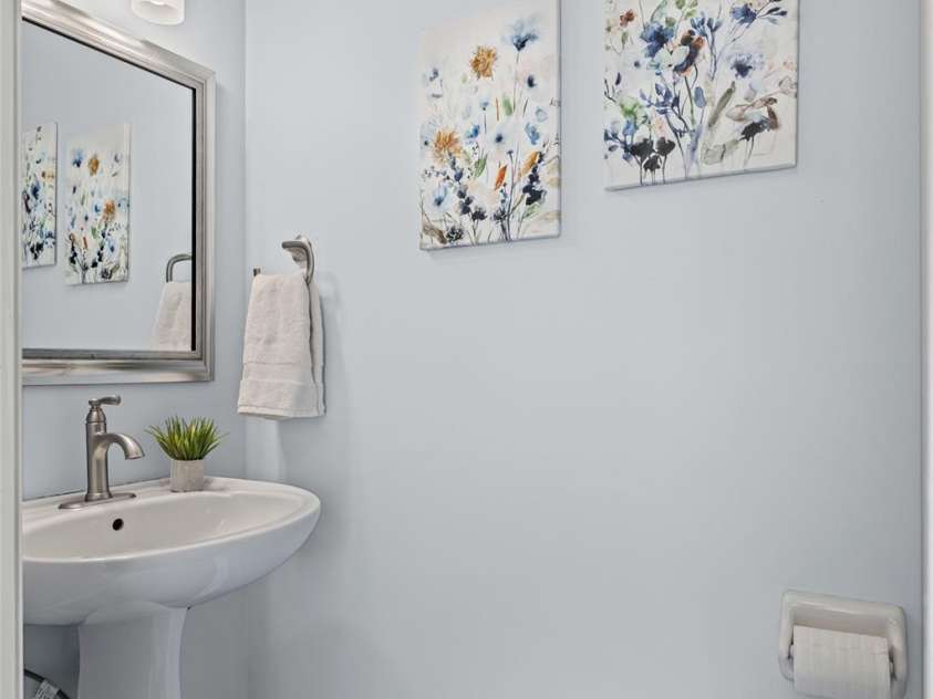 11621 Withers Mill Drive, Charlotte, NC 28278.  MLS# CAR4286202, YatesRealty ID 29594. Half bathroom on main floor.