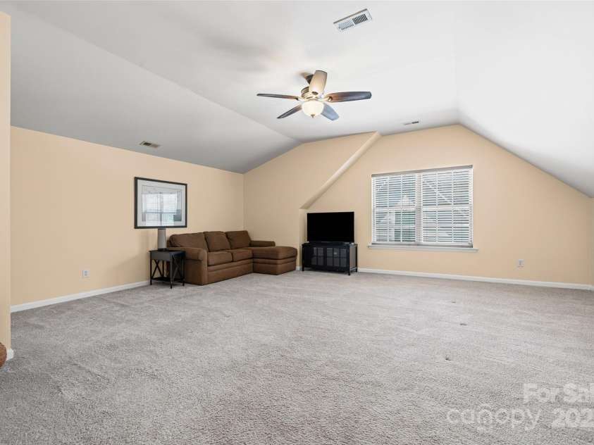 11621 Withers Mill Drive, Charlotte, NC 28278.  MLS# CAR4286202, YatesRealty ID 29594. HUGE bonus room!