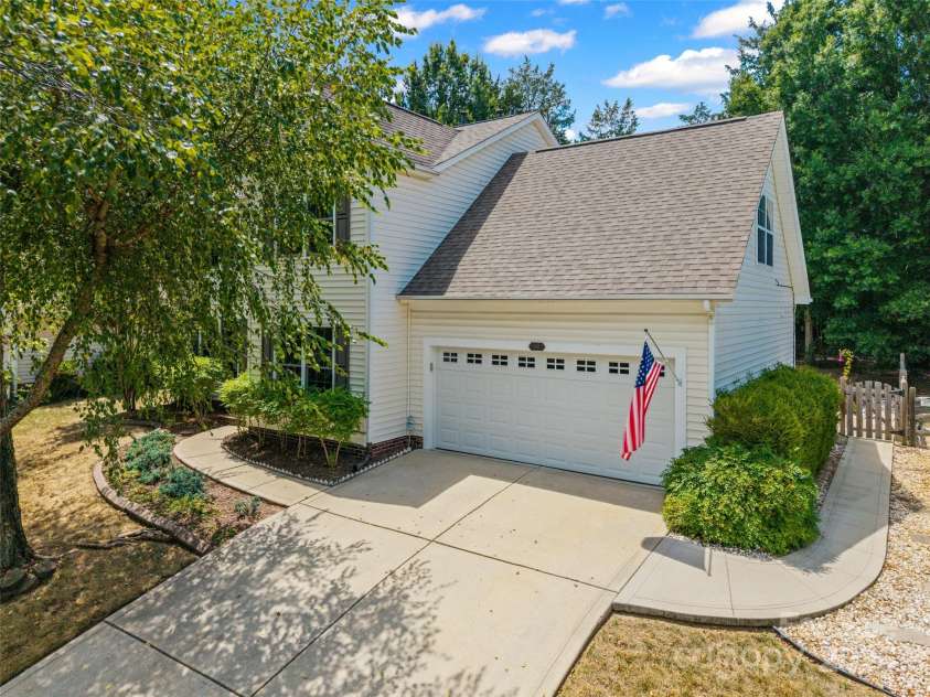 11621 Withers Mill Drive, Charlotte, NC 28278.  MLS# CAR4286202, YatesRealty ID 29594. Introducing the beautiful 11621 Withers Mill Drive!