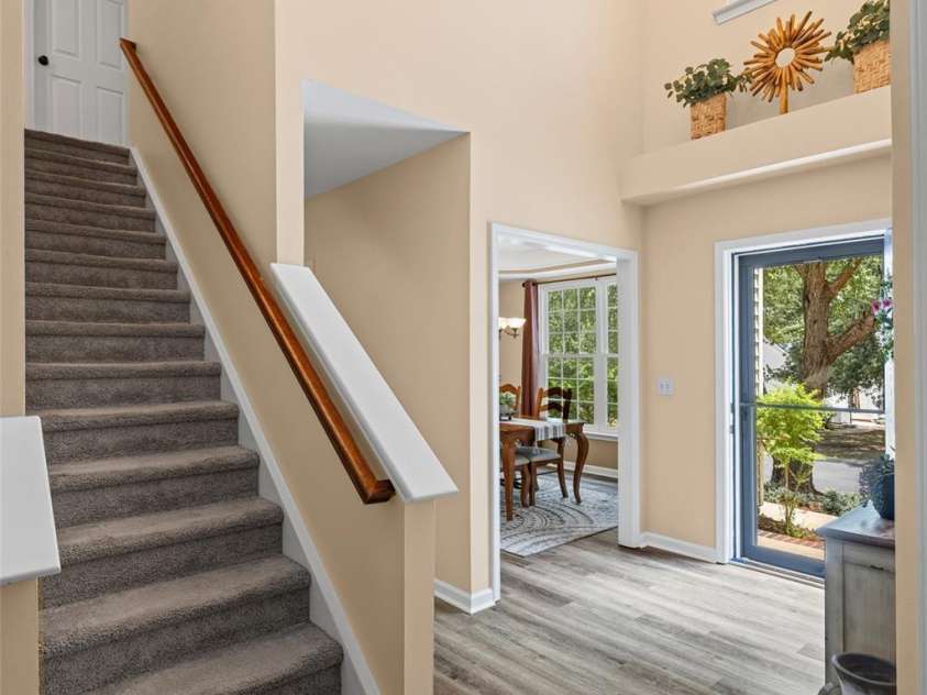 11621 Withers Mill Drive, Charlotte, NC 28278.  MLS# CAR4286202, YatesRealty ID 29594. Let's head upstairs!