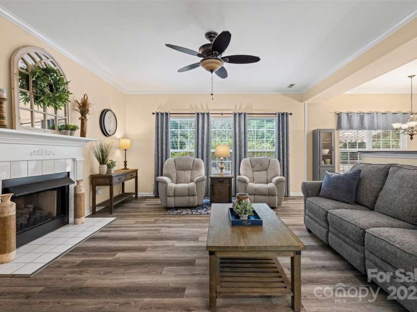 11621 Withers Mill Drive, Charlotte, NC 28278.  MLS# CAR4286202, YatesRealty ID 29594. Plenty of space here for entertaining or hanging out.