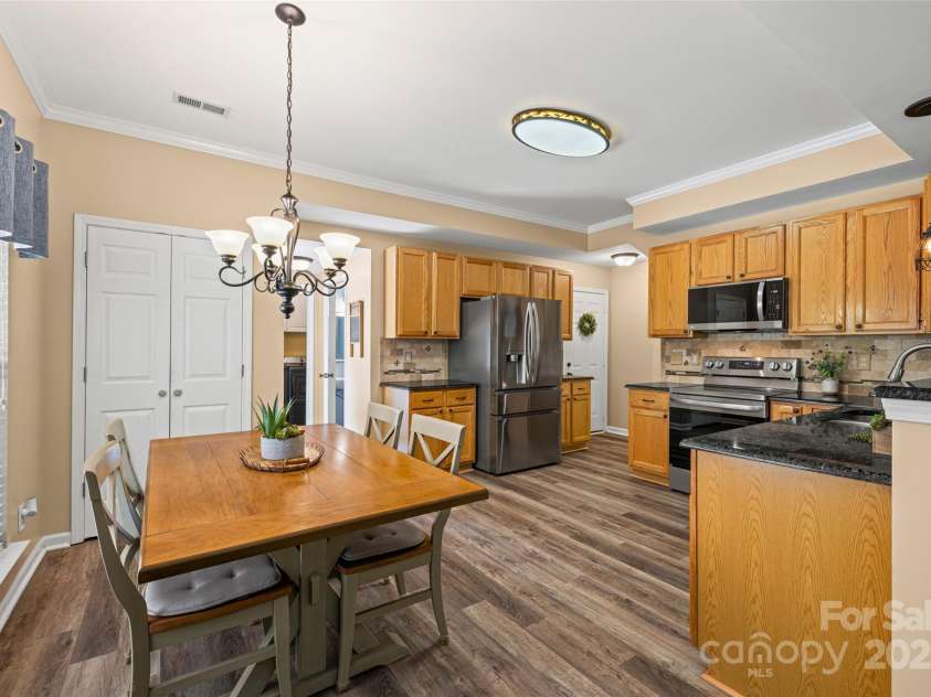 11621 Withers Mill Drive, Charlotte, NC 28278.  MLS# CAR4286202, YatesRealty ID 29594. The kitchen IS the heart of the home!