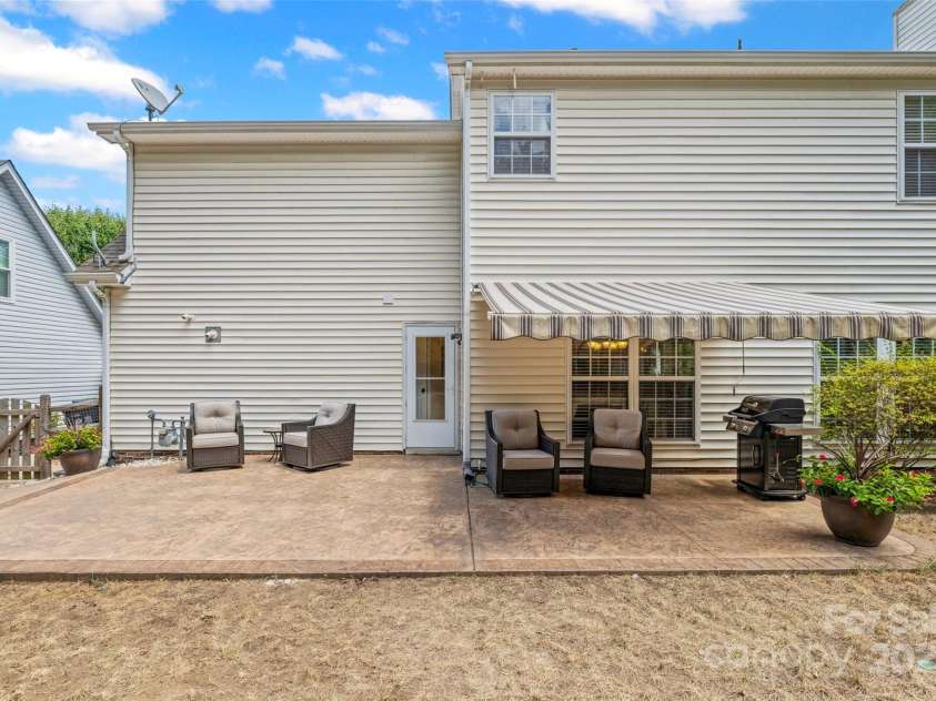 11621 Withers Mill Drive, Charlotte, NC 28278.  MLS# CAR4286202, YatesRealty ID 29594. The sun shade will come in handy on sunny and rainy days.