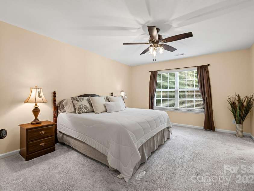 11621 Withers Mill Drive, Charlotte, NC 28278.  MLS# CAR4286202, YatesRealty ID 29594. This primary bedroom gives you so much space!