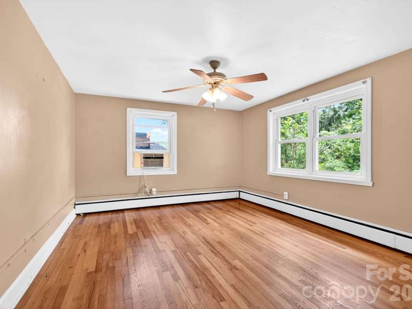 411 Hillcrest Circle, Hendersonville, NC 28792.  MLS# CAR4379885, YatesRealty ID 29595. Bedroom 1