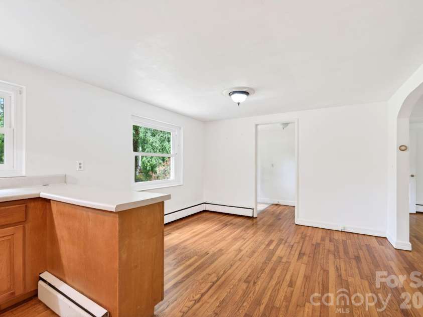 411 Hillcrest Circle, Hendersonville, NC 28792.  MLS# CAR4379885, YatesRealty ID 29595. Dining Area