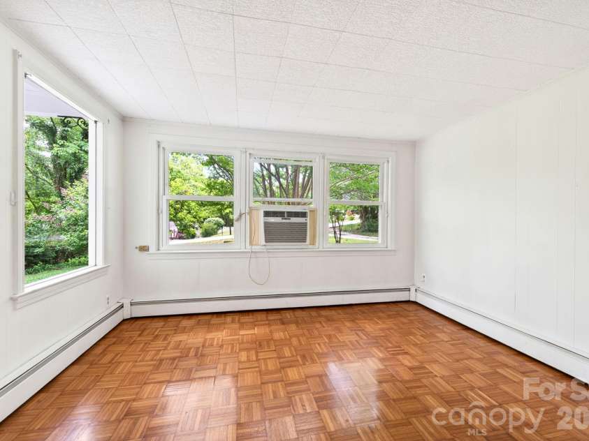 411 Hillcrest Circle, Hendersonville, NC 28792.  MLS# CAR4379885, YatesRealty ID 29595. Sun Room