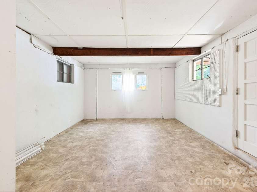411 Hillcrest Circle, Hendersonville, NC 28792.  MLS# CAR4379885, YatesRealty ID 29595. Workshop