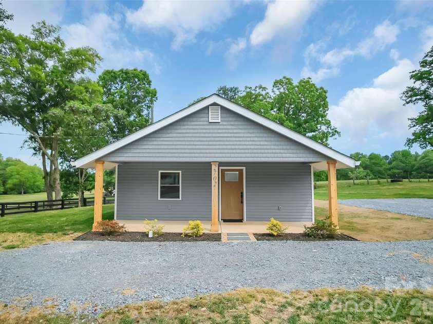 2702 Stage Coach Trail, Shelby, NC 28150.  MLS# CAR4379637, YatesRealty ID 29597. 