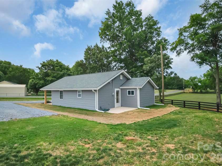 2702 Stage Coach Trail, Shelby, NC 28150.  MLS# CAR4379637, YatesRealty ID 29597. 