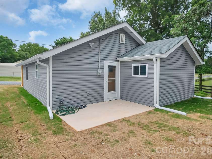 2702 Stage Coach Trail, Shelby, NC 28150.  MLS# CAR4379637, YatesRealty ID 29597. 