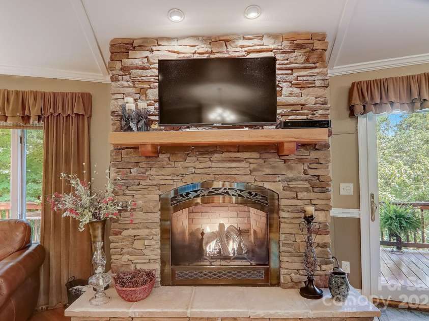274 Slippery Rock Road, Waynesville, NC 28785.  MLS# CAR4261603, YatesRealty ID 29598. 