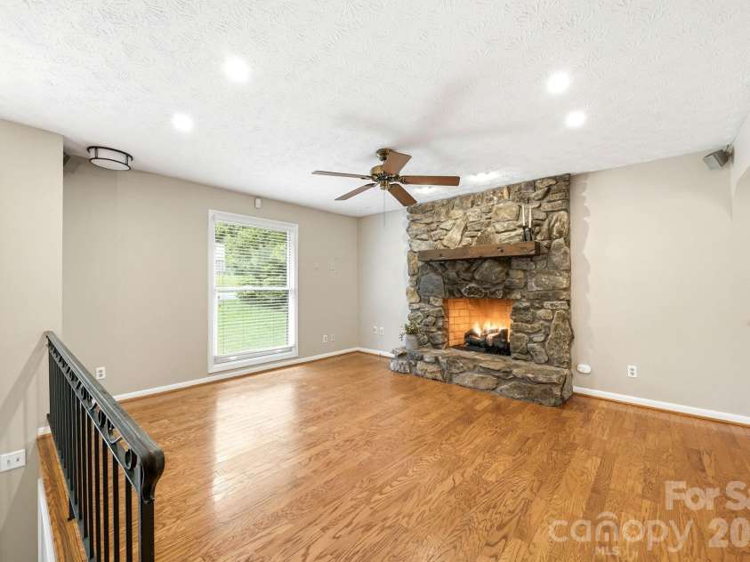337 Woody Lane, Asheville, NC 28804.  MLS# CAR4389693, YatesRealty ID 29599. 