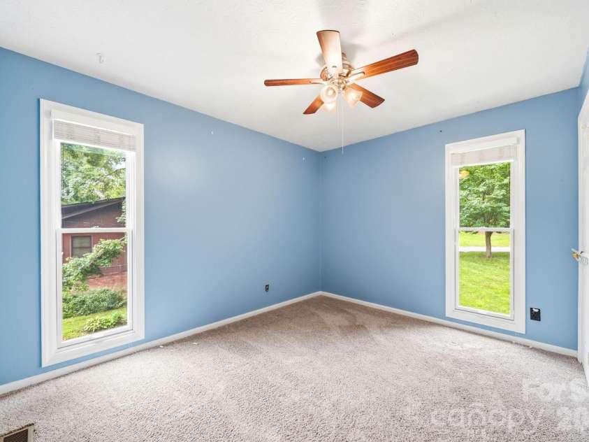 337 Woody Lane, Asheville, NC 28804.  MLS# CAR4389693, YatesRealty ID 29599. 