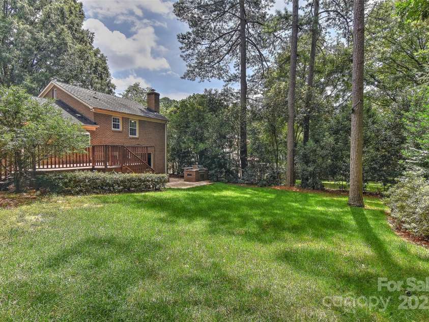 6117 Yellowood Road, Charlotte, NC 28210.  MLS# CAR4272398, YatesRealty ID 29599. Check out this awesome private rear .35A lot in the heart of Southpark! Rear yard is fenced.