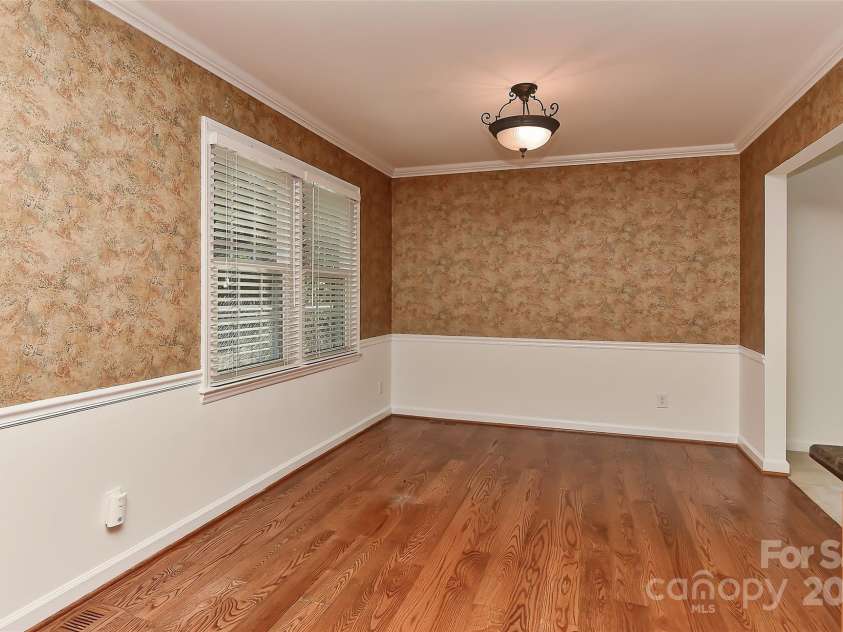 6117 Yellowood Road, Charlotte, NC 28210.  MLS# CAR4272398, YatesRealty ID 29599. Dining