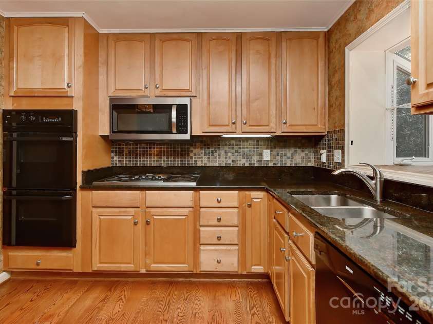6117 Yellowood Road, Charlotte, NC 28210.  MLS# CAR4272398, YatesRealty ID 29599. Kitchen remodeled 2006 and cabinets by Carolina Woodworking Creations, double ovens, kitchen aid range and built in microwave above