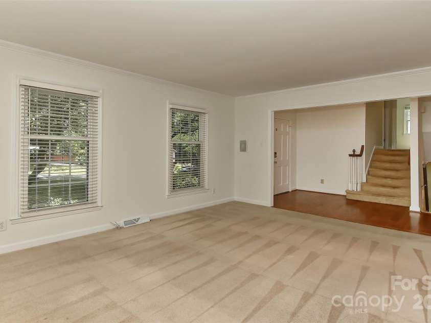 6117 Yellowood Road, Charlotte, NC 28210.  MLS# CAR4272398, YatesRealty ID 29599. Living room on main level