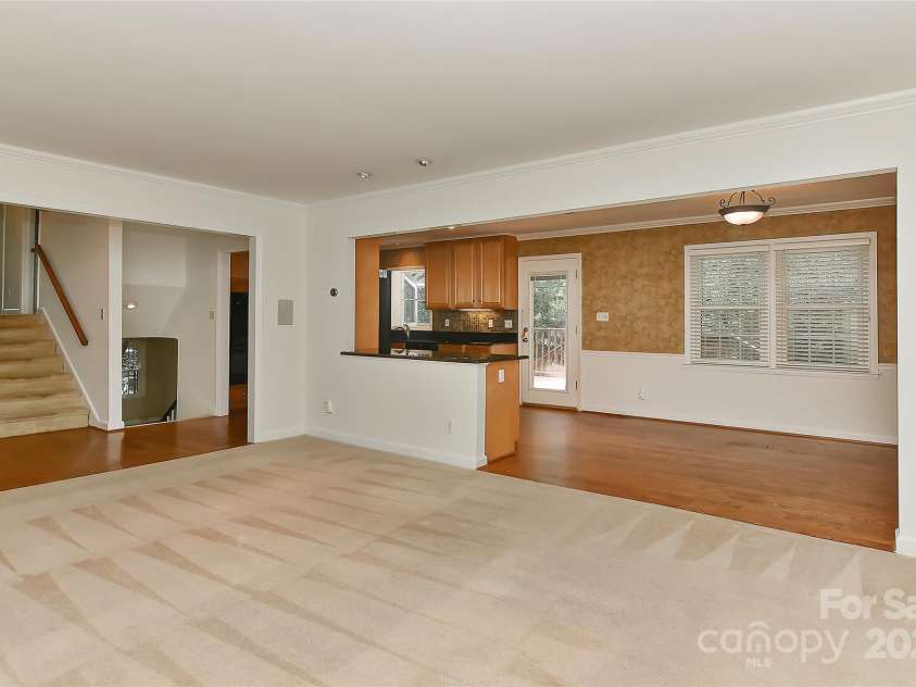 6117 Yellowood Road, Charlotte, NC 28210.  MLS# CAR4272398, YatesRealty ID 29599. Living room open to front entry, kitchen & dining