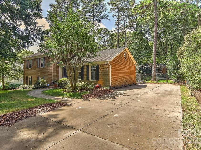 6117 Yellowood Road, Charlotte, NC 28210.  MLS# CAR4272398, YatesRealty ID 29599. Long 2 car double parking pad.