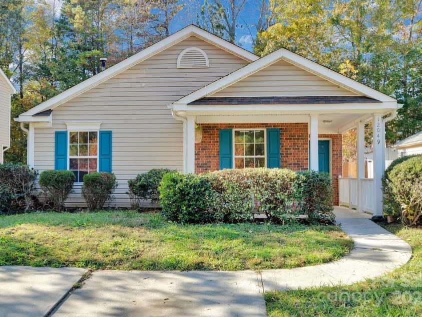 12049 Stewarts Crossing Drive, Charlotte, NC 28215.  MLS# CAR4319562, YatesRealty ID 2960. 