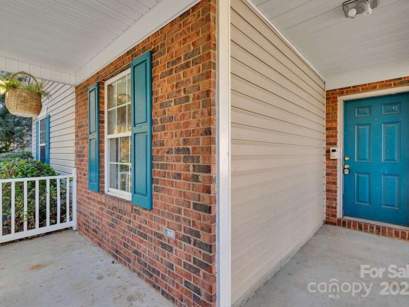 12049 Stewarts Crossing Drive, Charlotte, NC 28215.  MLS# CAR4319562, YatesRealty ID 2960. 