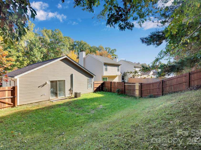 12049 Stewarts Crossing Drive, Charlotte, NC 28215.  MLS# CAR4319562, YatesRealty ID 2960. 