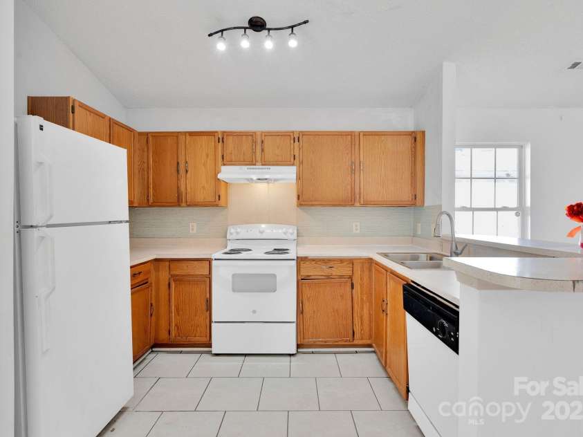12049 Stewarts Crossing Drive, Charlotte, NC 28215.  MLS# CAR4319562, YatesRealty ID 2960. 
