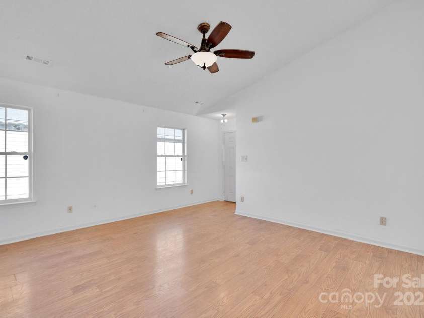 12049 Stewarts Crossing Drive, Charlotte, NC 28215.  MLS# CAR4319562, YatesRealty ID 2960. 