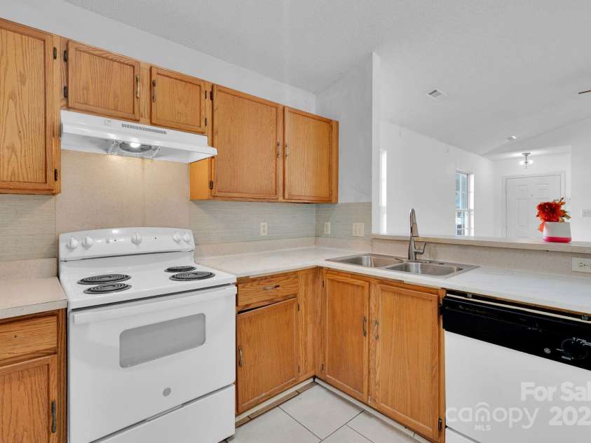 12049 Stewarts Crossing Drive, Charlotte, NC 28215.  MLS# CAR4319562, YatesRealty ID 2960. 