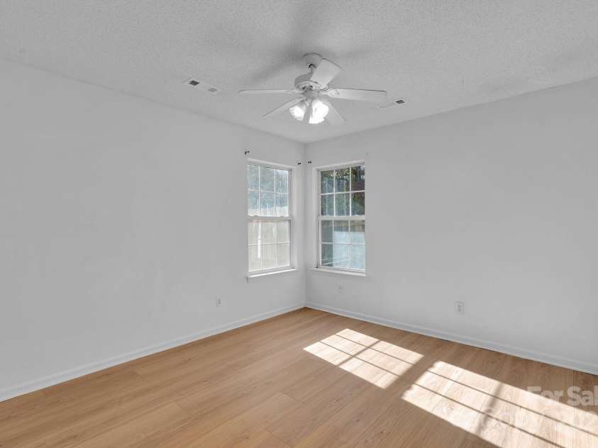 12049 Stewarts Crossing Drive, Charlotte, NC 28215.  MLS# CAR4319562, YatesRealty ID 2960. 