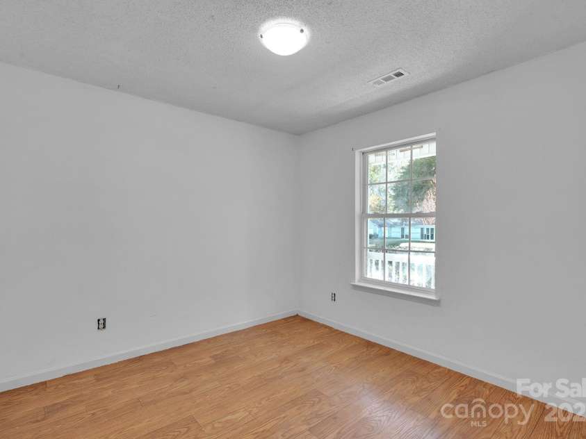 12049 Stewarts Crossing Drive, Charlotte, NC 28215.  MLS# CAR4319562, YatesRealty ID 2960. 