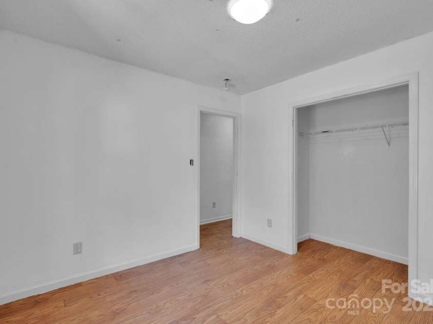 12049 Stewarts Crossing Drive, Charlotte, NC 28215.  MLS# CAR4319562, YatesRealty ID 2960. 