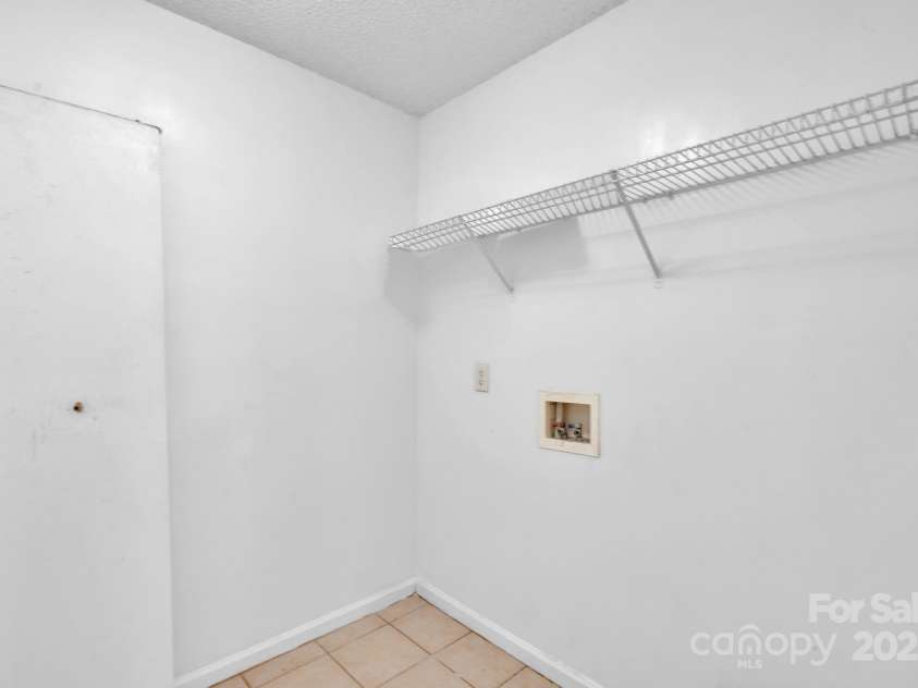 12049 Stewarts Crossing Drive, Charlotte, NC 28215.  MLS# CAR4319562, YatesRealty ID 2960. 