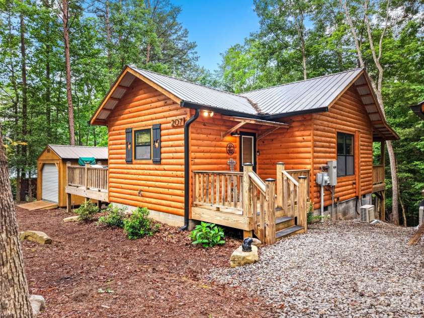 207 Bentley Cove, Murphy, NC 28906.  MLS# CAR4391393, YatesRealty ID 29600. 