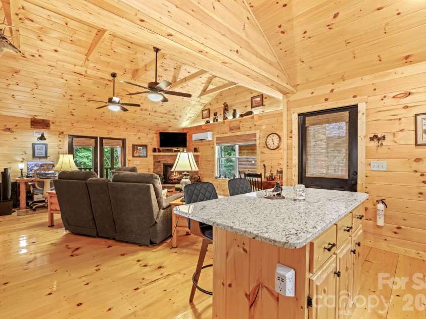207 Bentley Cove, Murphy, NC 28906.  MLS# CAR4391393, YatesRealty ID 29600. 