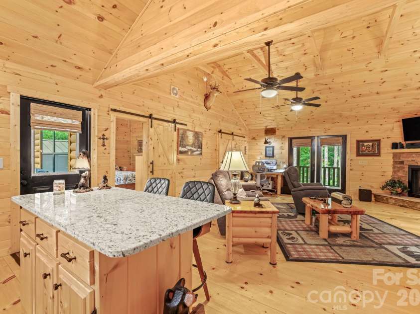 207 Bentley Cove, Murphy, NC 28906.  MLS# CAR4391393, YatesRealty ID 29600. 
