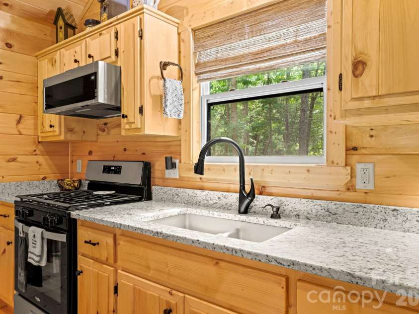 207 Bentley Cove, Murphy, NC 28906.  MLS# CAR4391393, YatesRealty ID 29600. 