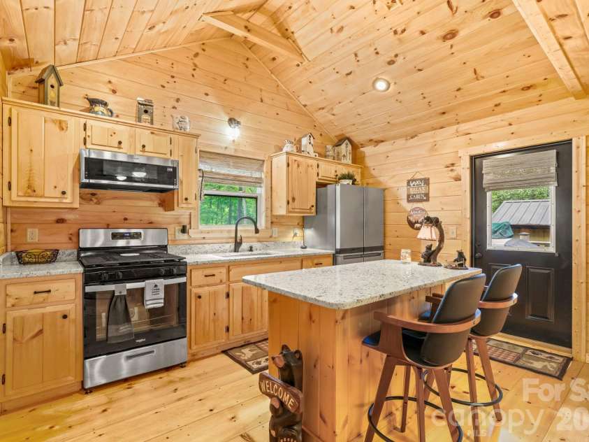 207 Bentley Cove, Murphy, NC 28906.  MLS# CAR4391393, YatesRealty ID 29600. 