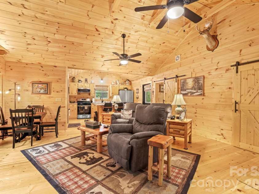207 Bentley Cove, Murphy, NC 28906.  MLS# CAR4391393, YatesRealty ID 29600. 