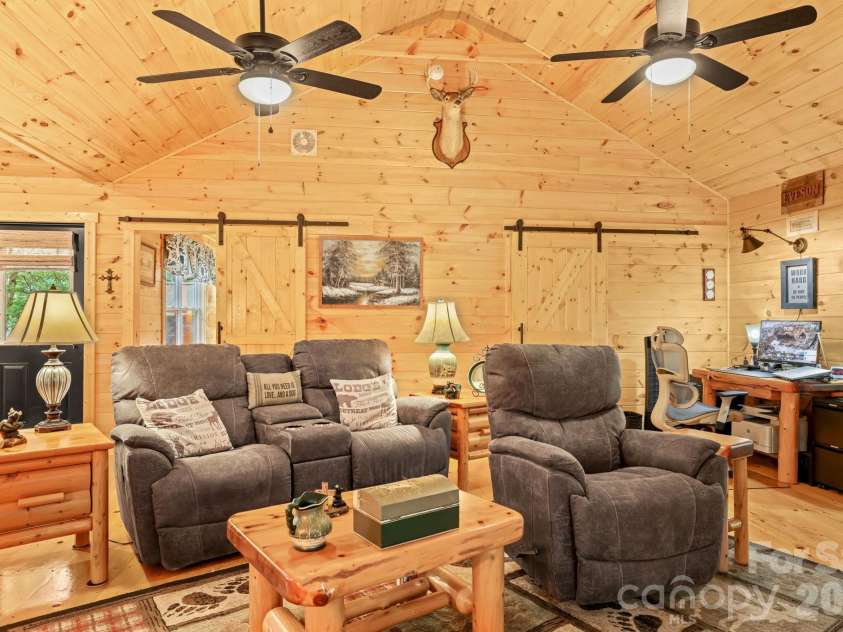 207 Bentley Cove, Murphy, NC 28906.  MLS# CAR4391393, YatesRealty ID 29600. 