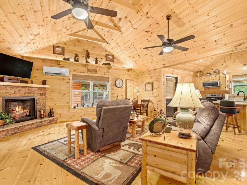 207 Bentley Cove, Murphy, NC 28906.  MLS# CAR4391393, YatesRealty ID 29600. 