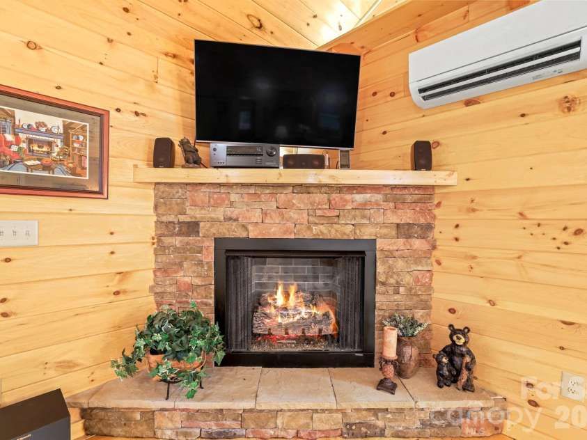 207 Bentley Cove, Murphy, NC 28906.  MLS# CAR4391393, YatesRealty ID 29600. 
