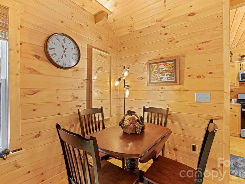 207 Bentley Cove, Murphy, NC 28906.  MLS# CAR4391393, YatesRealty ID 29600. 